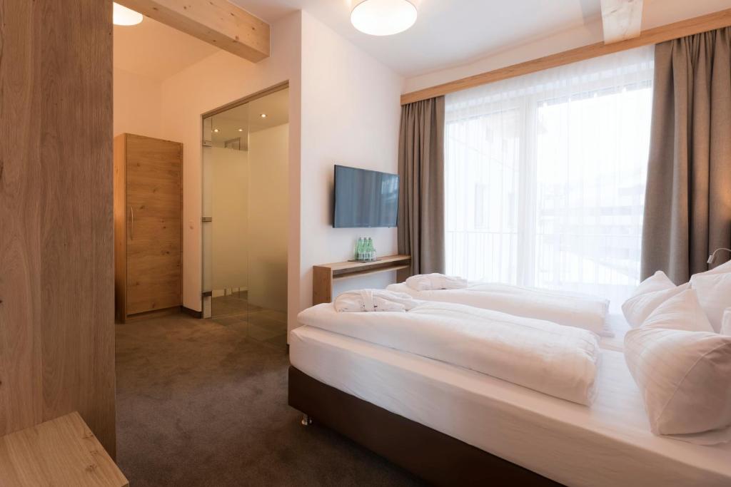 Anthony's Peaks & Pillows - 14