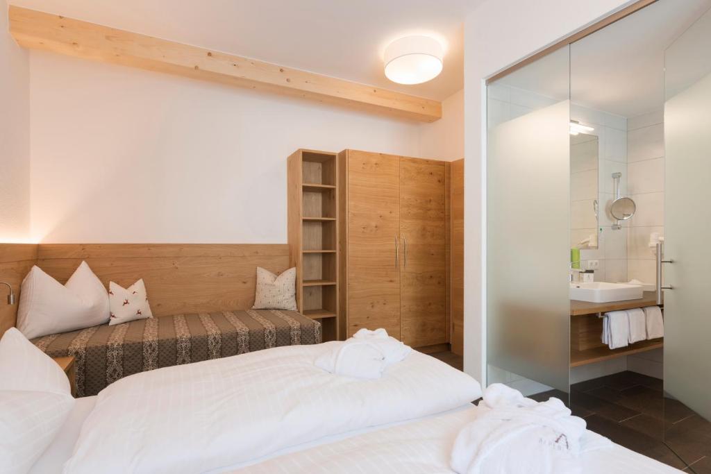 Anthony's Peaks & Pillows - 16