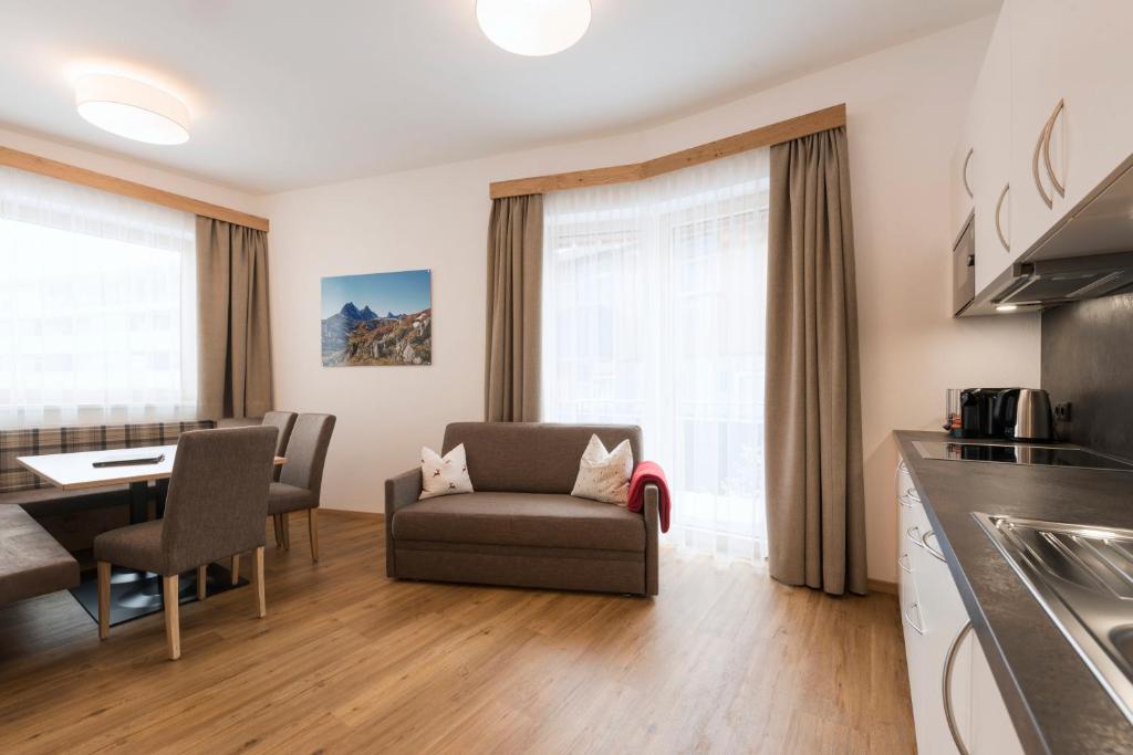 Anthony's Peaks & Pillows - 10