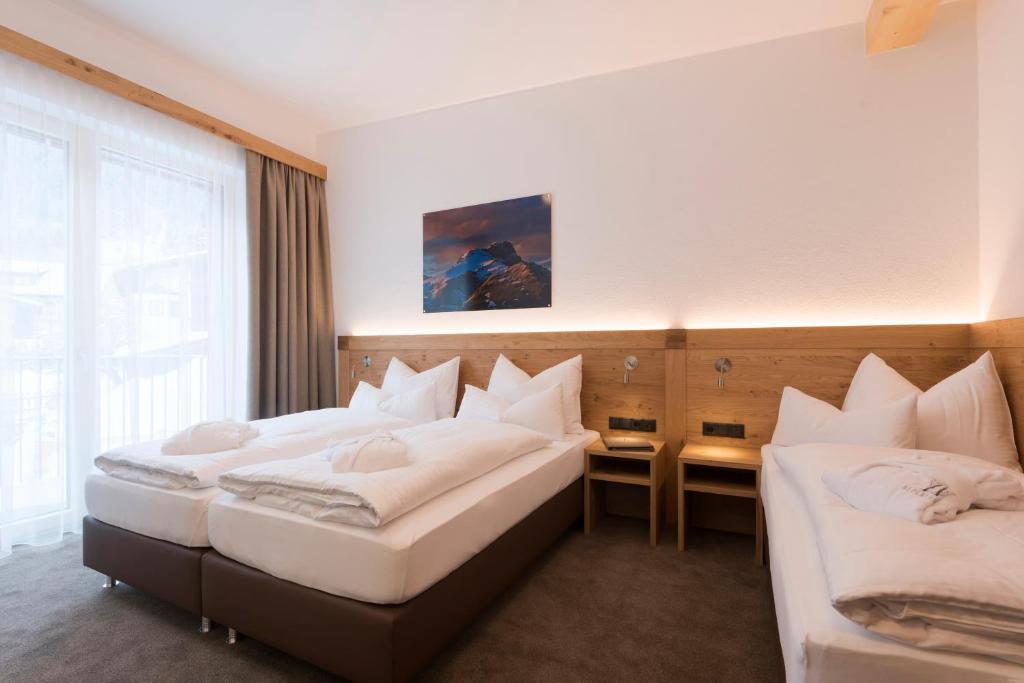 Anthony's Peaks & Pillows - 6