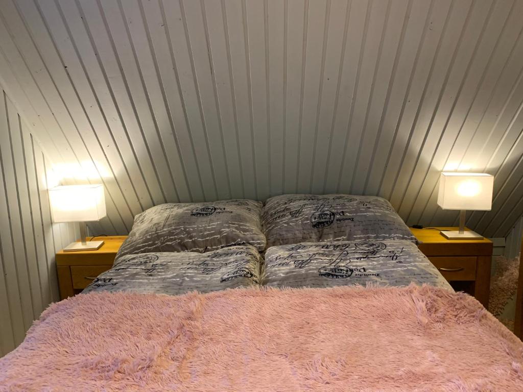 Postel nebo postele na pokoji v ubytování Sosnowy Zakatek