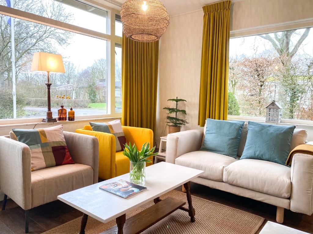 Prachtige bungalow Oostkapelle OK33 - Three-Bedroom House