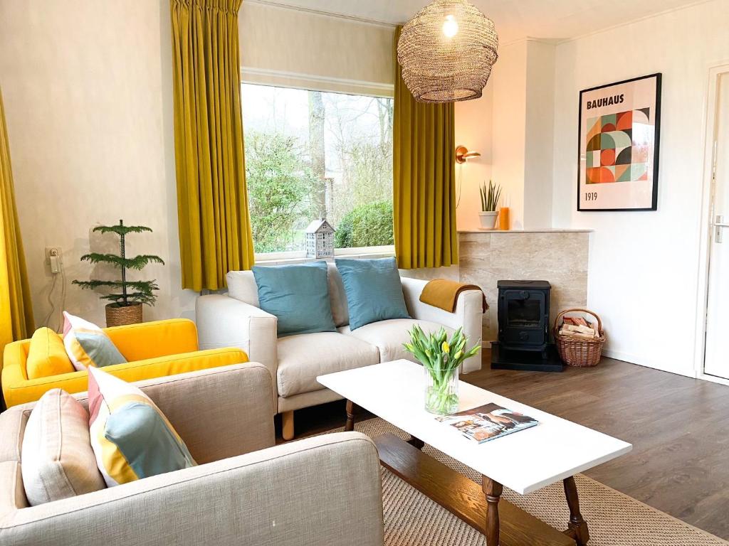 Et opholdsområde på Prachtige bungalow Oostkapelle OK33