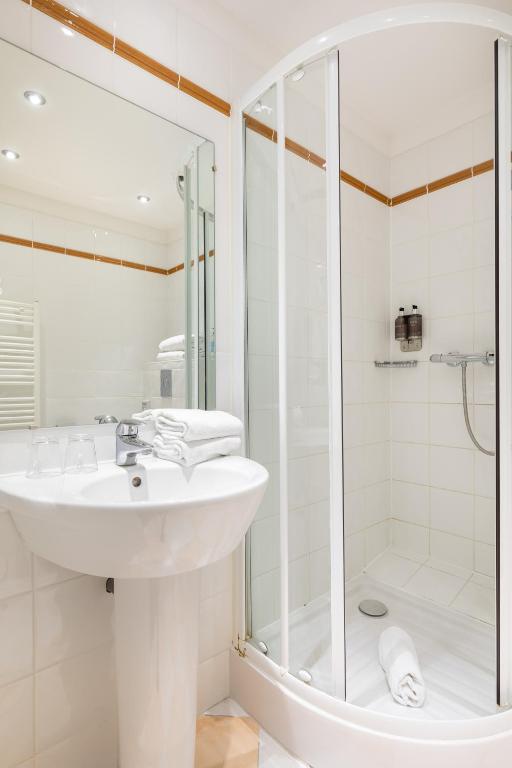 Hôtel Charlemagne by Happyculture - Resim 20