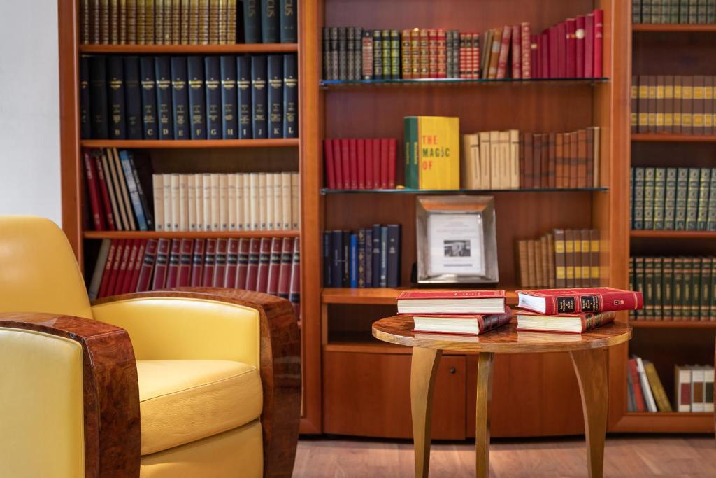 Hôtel Charlemagne by Happyculture - Resim 5