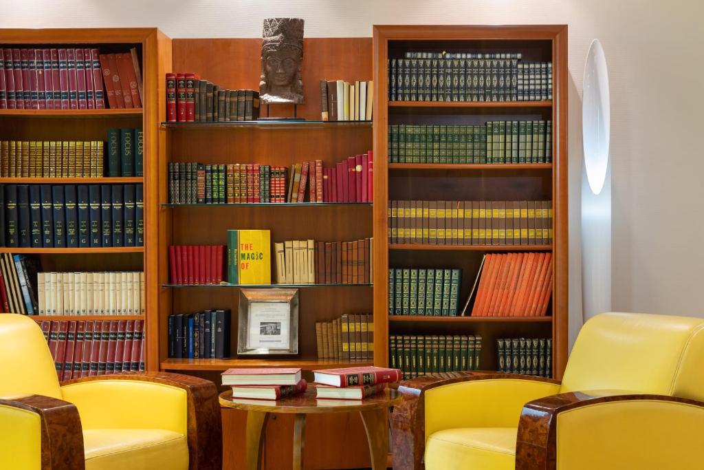 Hôtel Charlemagne by Happyculture - Resim 32