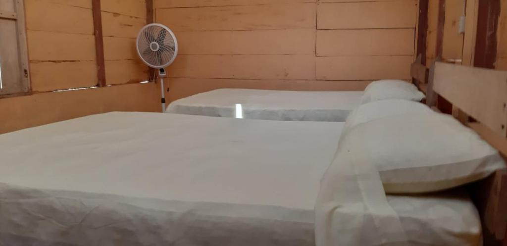 Postel nebo postele na pokoji v ubytování Centro Ecoturistico Ya´ajche