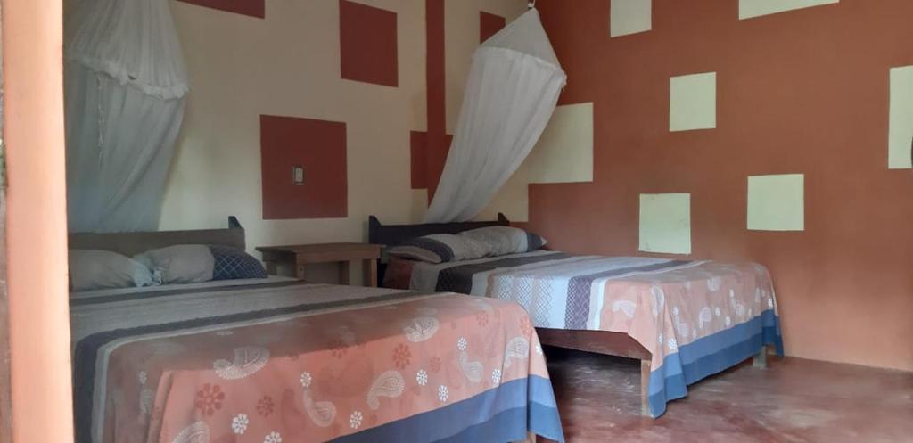 Postel nebo postele na pokoji v ubytování Centro Ecoturistico Ya´ajche