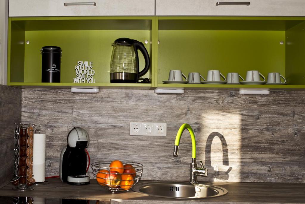 Kuchyň nebo kuchyňský kout v ubytování A-765 Apartman