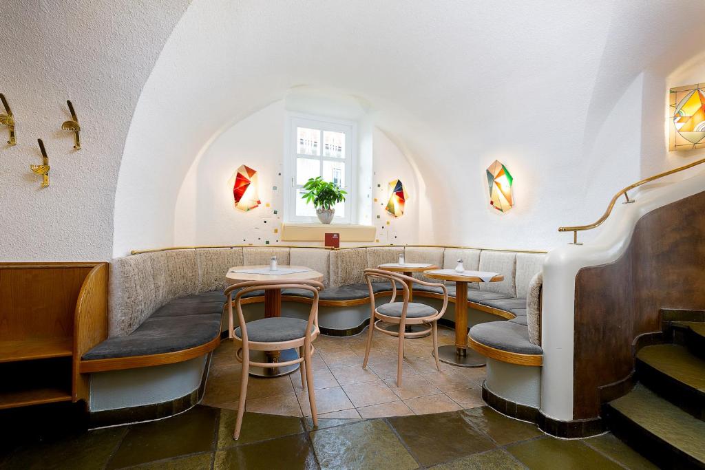 Posedenie v ubytovaní Hotel-Restaurant-Café Krainer