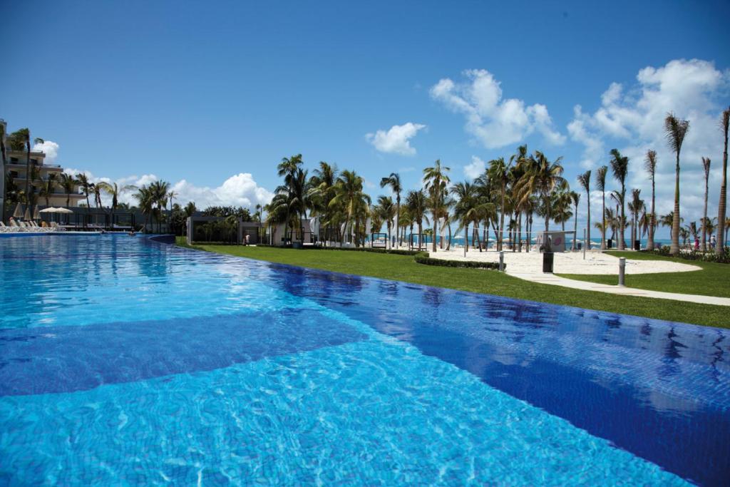 Bazén v ubytování Riu Palace Peninsula - All Inclusive nebo v jeho okolí