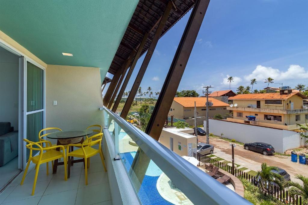  Apto no Villas do Atlântico com vista piscina próximo ao mar por Carpediem