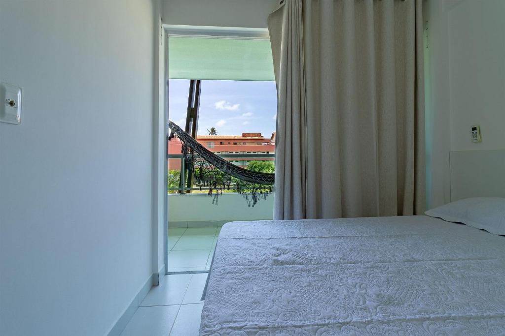  Apto no Villas do Atlântico com vista piscina próximo ao mar por Carpediem