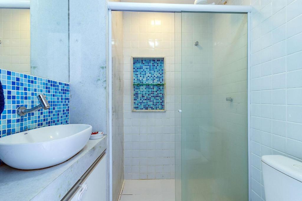  Apto no Villas do Atlântico com vista piscina próximo ao mar por Carpediem