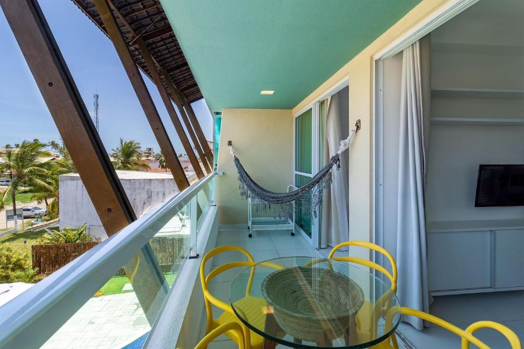  Apto no Villas do Atlântico com vista piscina próximo ao mar por Carpediem
