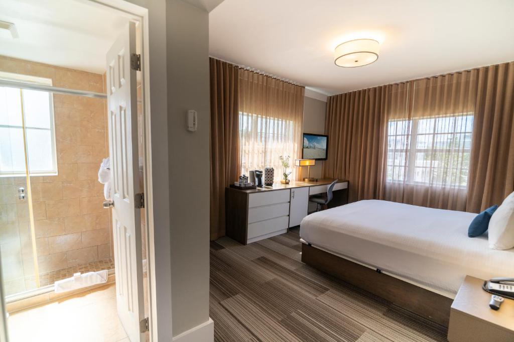 Postel nebo postele na pokoji v ubytování San Juan Hotel Miami Beach