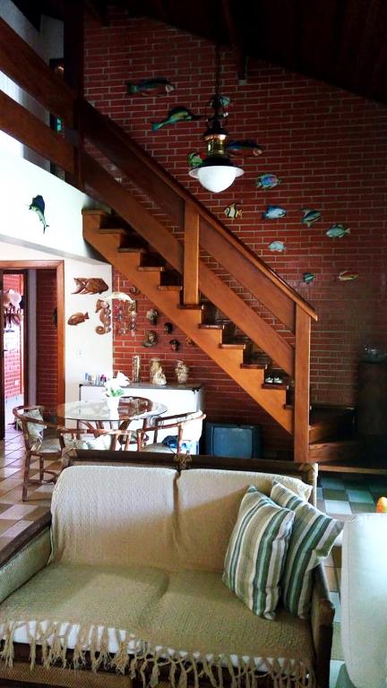  Casa perto da areia em Guaeca com WiFi e churrasq
