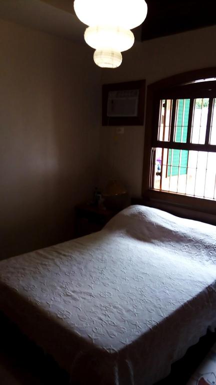  Casa perto da areia em Guaeca com WiFi e churrasq