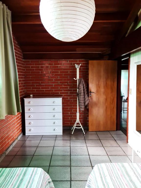  Casa perto da areia em Guaeca com WiFi e churrasq