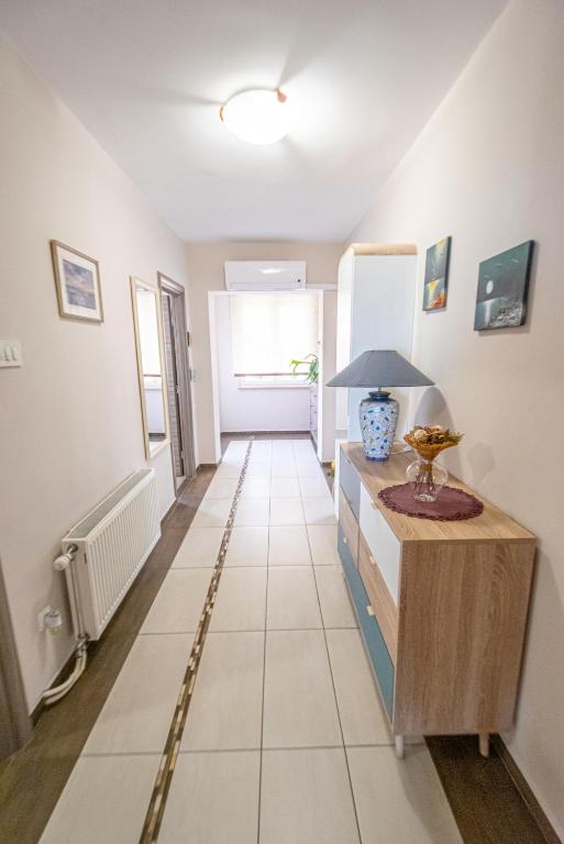 Kuchyň nebo kuchyňský kout v ubytování Two-Bedroom Apartment in Crikvenica XCVII