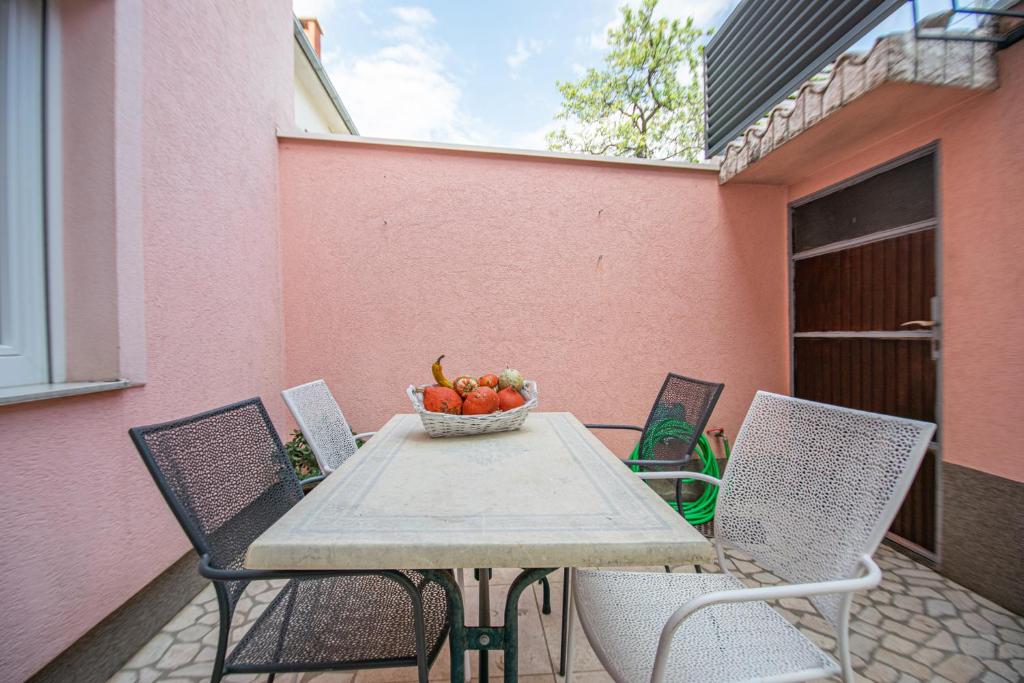 Fotografie z fotogalerie ubytování Two-Bedroom Apartment in Crikvenica XCVII v destinaci Crikvenica