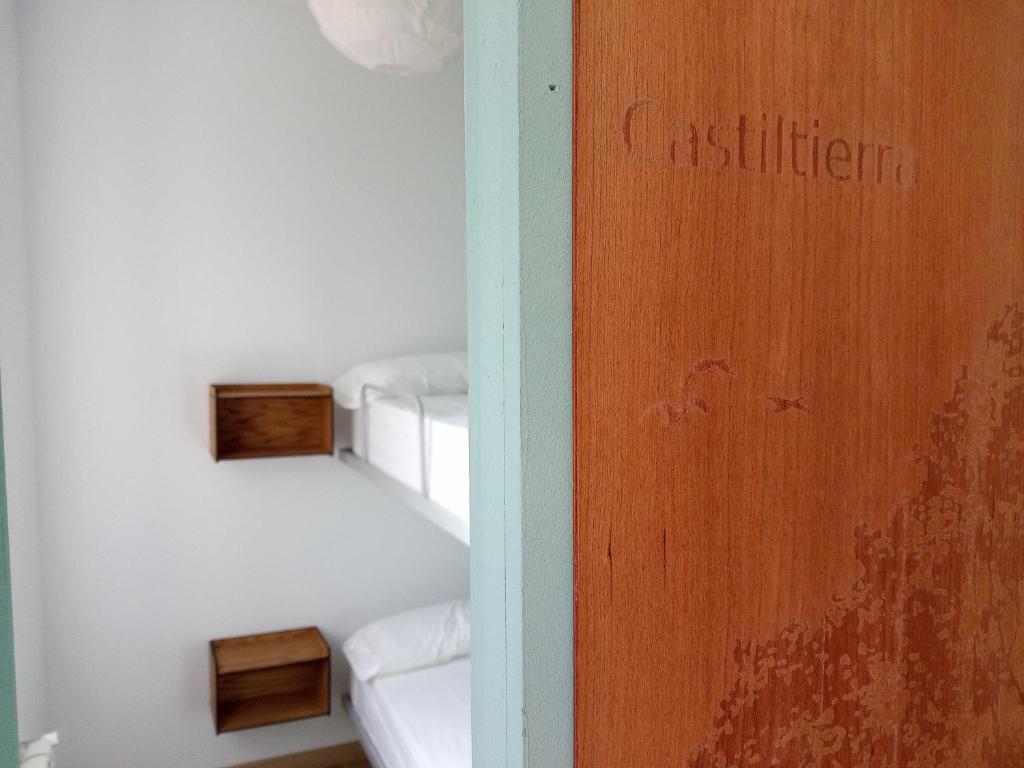 A bed or beds in a room at Albergue Fresno de Cantespino - La Tormenta