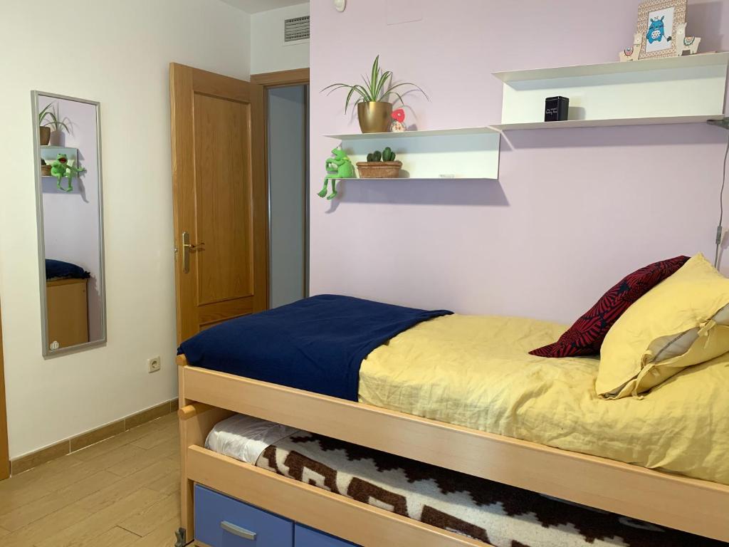 Postel nebo postele na pokoji v ubytování Gran piso en el centro de Alcalá