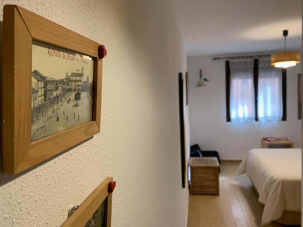 Postel nebo postele na pokoji v ubytování Gran piso en el centro de Alcalá