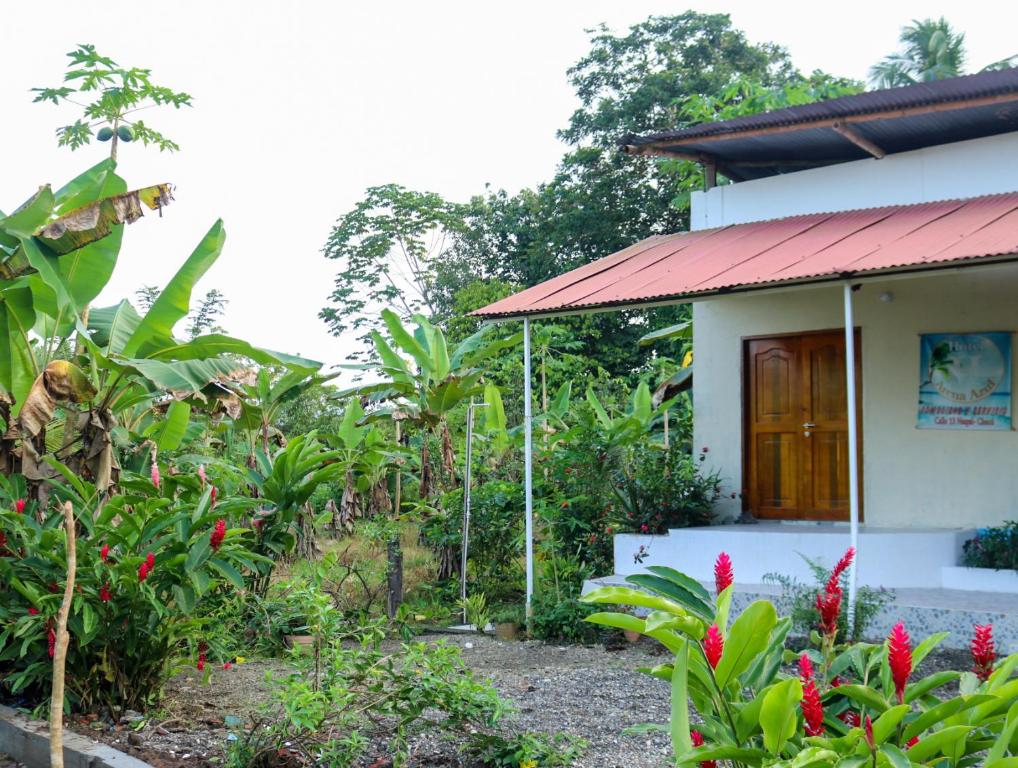 Un jardín fuera de Hotel Arena Azul