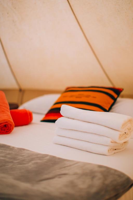 Postel nebo postele na pokoji v ubytování Glamp Ikal Tulum