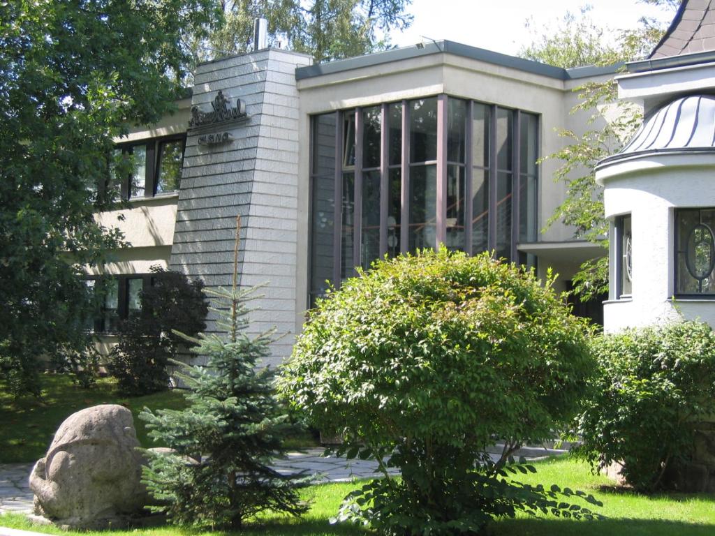 a house with a large window in a yard at Hotel & Restaurant Rosenthal Casino in Selb