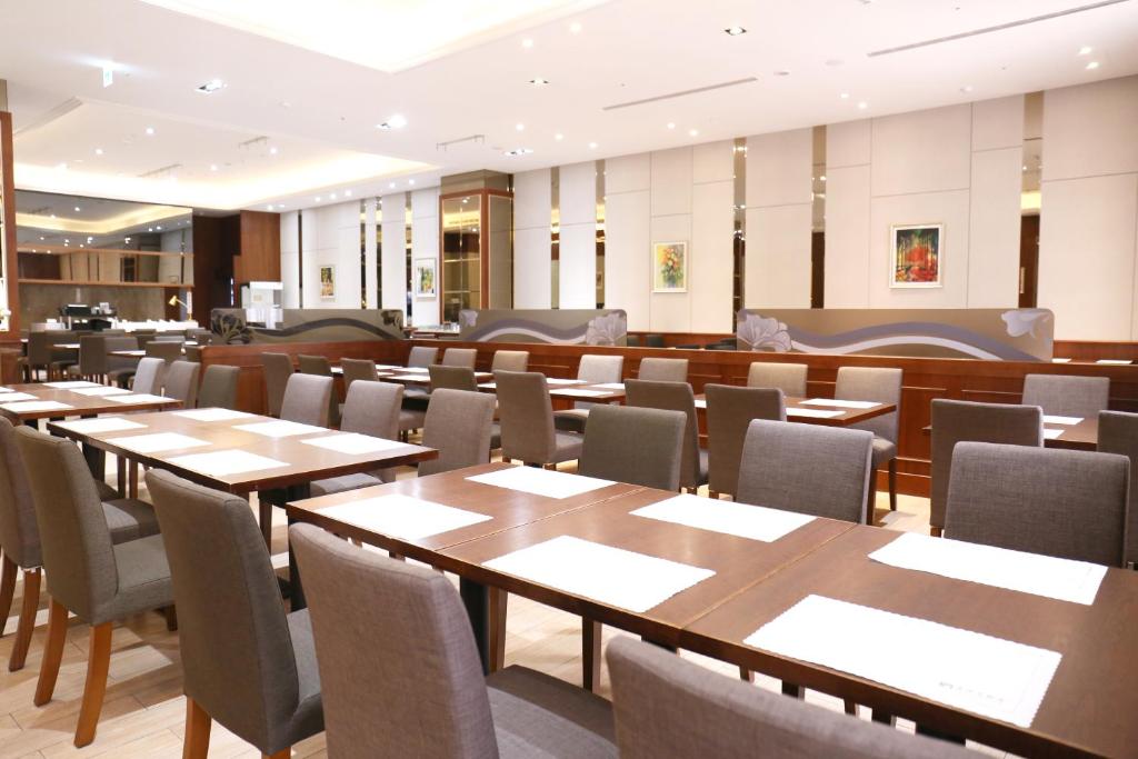 台南富信大飯店餐廳或用餐的地方