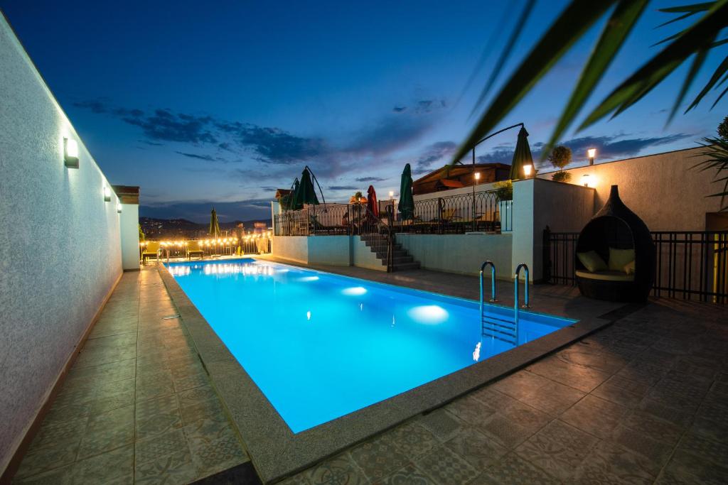 Bazén v ubytování TM Apart Hotel nebo v jeho okolí