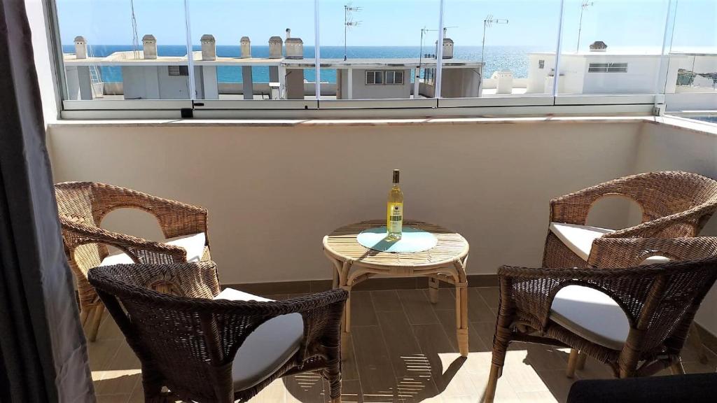 T1 Mira Praia 7 - Remodelado, Ar-Condicionado, Vista Mar, Wifi