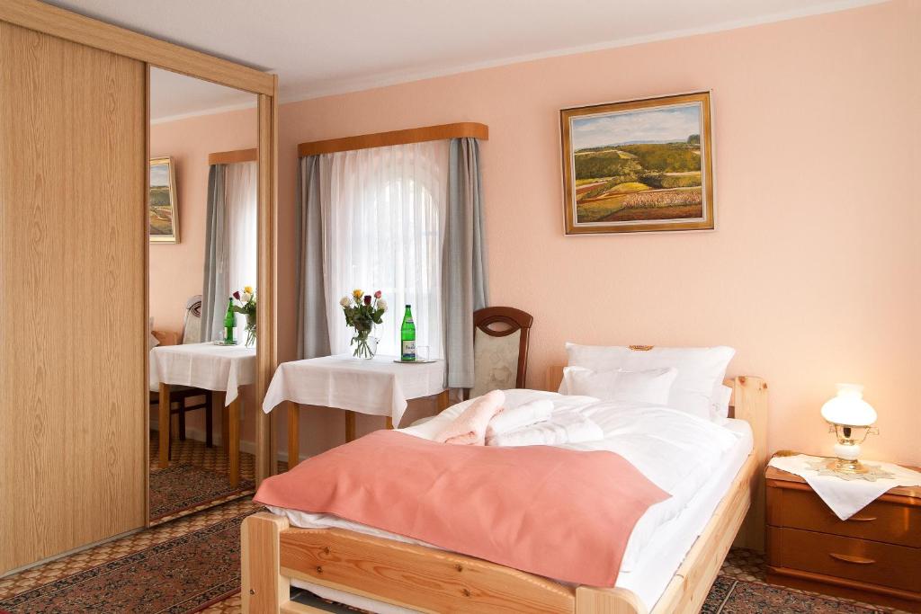 Postel nebo postele na pokoji v ubytování Haus Waldheim
