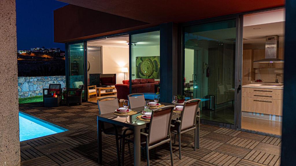 Bazén v ubytování Salobre Golf Villa 3 Premium nebo v jeho okolí