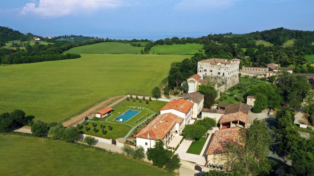 Bazén v ubytování Borgo di Drugolo nebo v jeho okolí