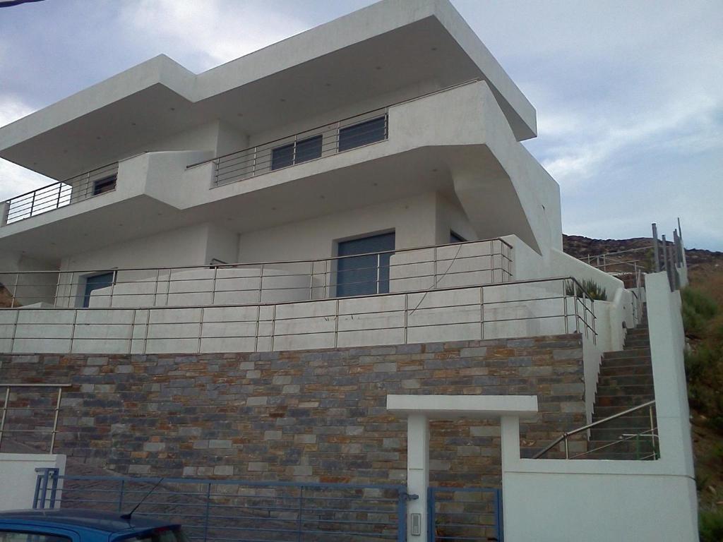 a building with a balcony on top of it at Dimitris House in Karistos