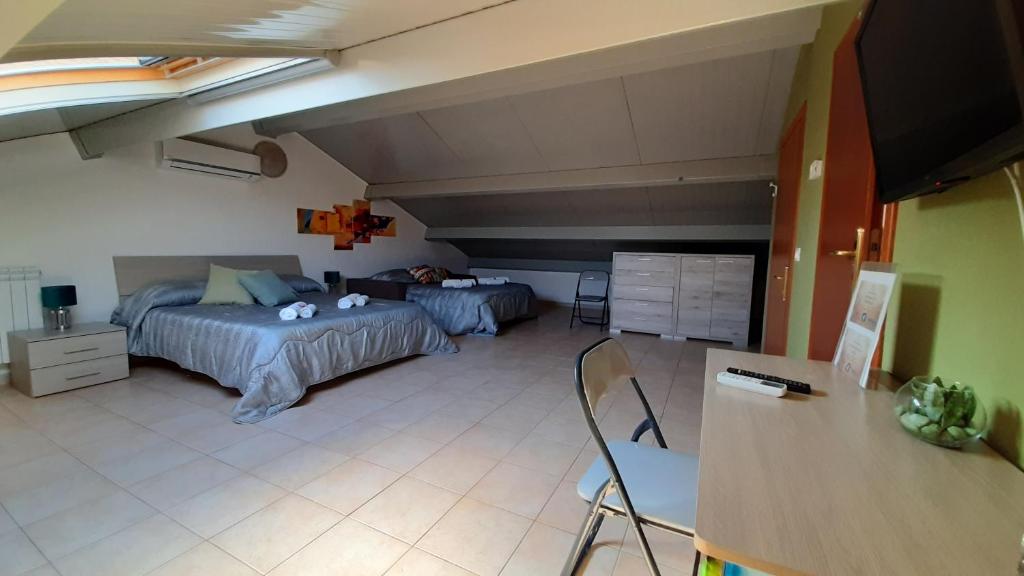 Telewizja i/lub zestaw kina domowego w obiekcie B&B Alle Falde Dell'Etna