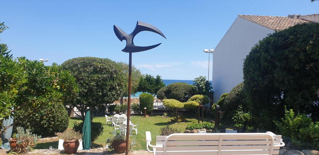 Vonkajšia záhrada v ubytovaní Casa con jardín a 30 metros de la playa. VC.