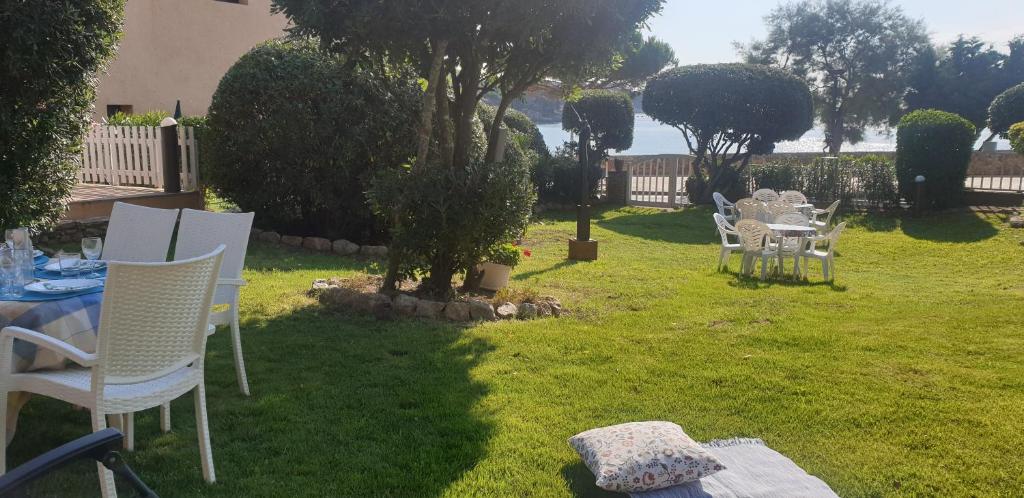 Vonkajšia záhrada v ubytovaní Casa con jardín a 30 metros de la playa. VC.