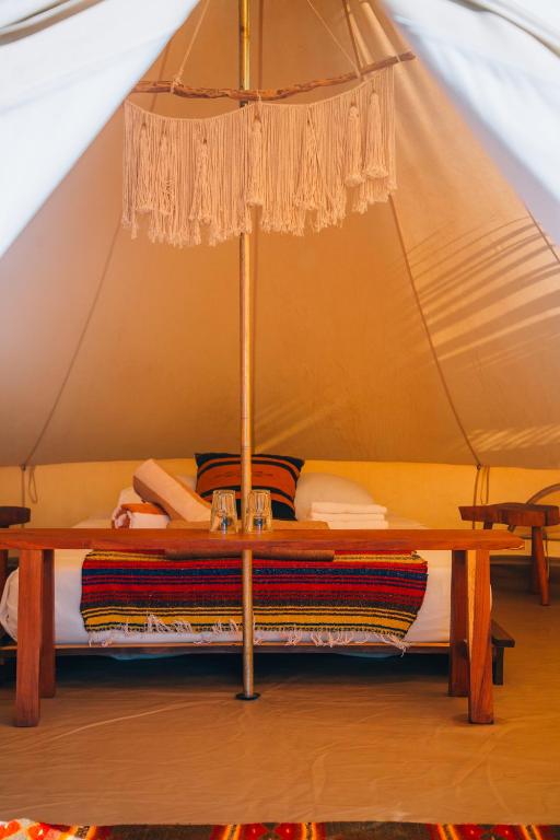 Postel nebo postele na pokoji v ubytování Glamp Ikal Tulum