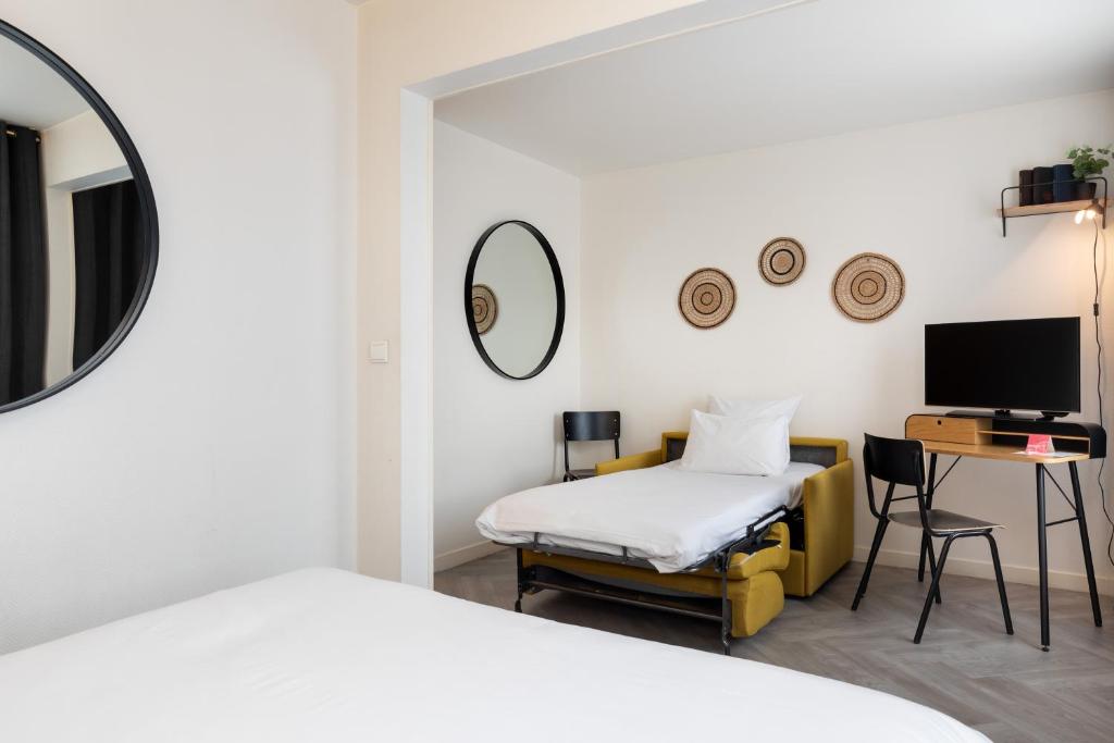 Hôtel Chromatics & Restaurant Hill Club by HappyCulture - Resim 21