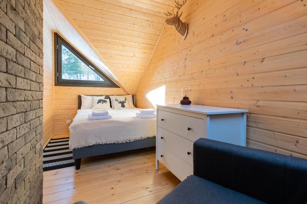 Posteľ alebo postele v izbe v ubytovaní White Holiday Domki i Apartamenty