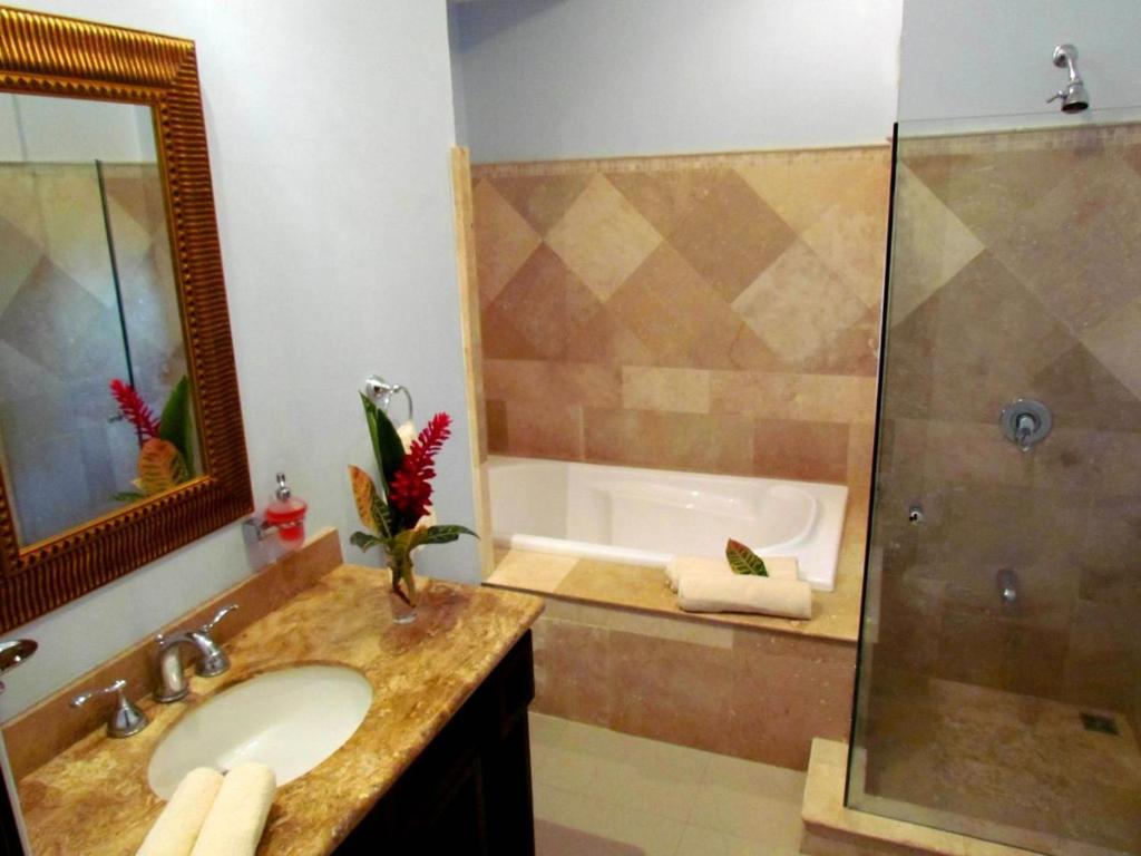 Koupelna v ubytování Tamarindo Condo 206 Matapalo