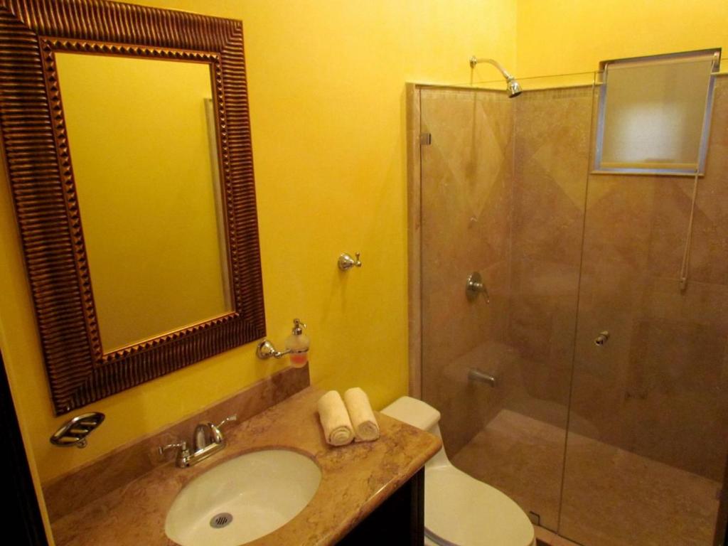 Koupelna v ubytování Tamarindo Condo 206 Matapalo