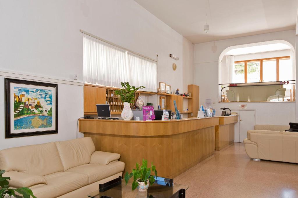 Kuchyň nebo kuchyňský kout v ubytování Albergo La Sirenella