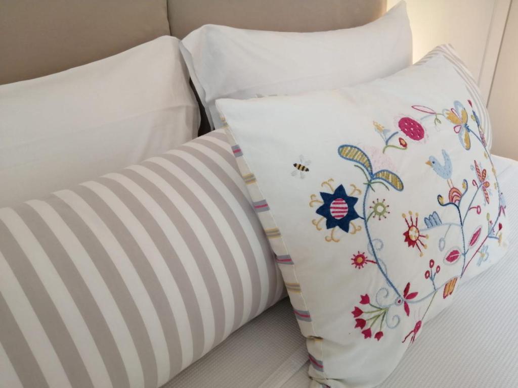 A bed or beds in a room at Bellagio Holiday Home