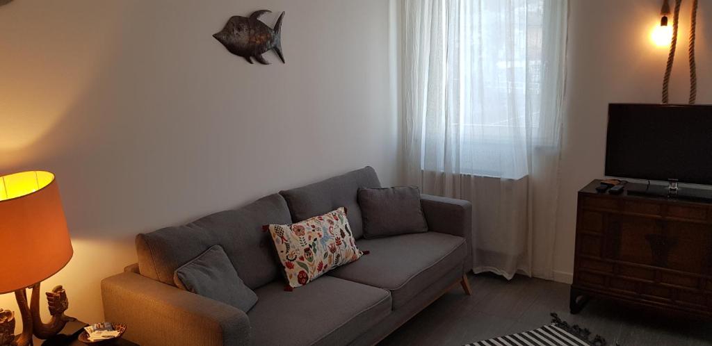 A television and/or entertainment centre at Bellagio Holiday Home
