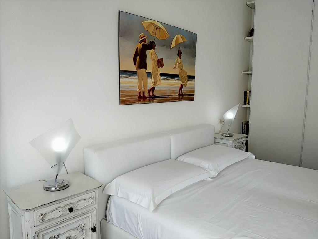 A bed or beds in a room at CASAVIVA - Casa Vacanze Betti a Rapallo con terrazza